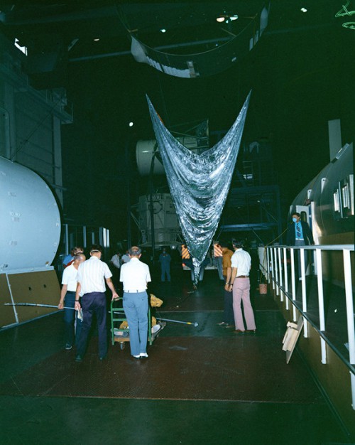 Johnson Space Center workers test a parasol to replace a heat shield in Skylab. Photo: NASA