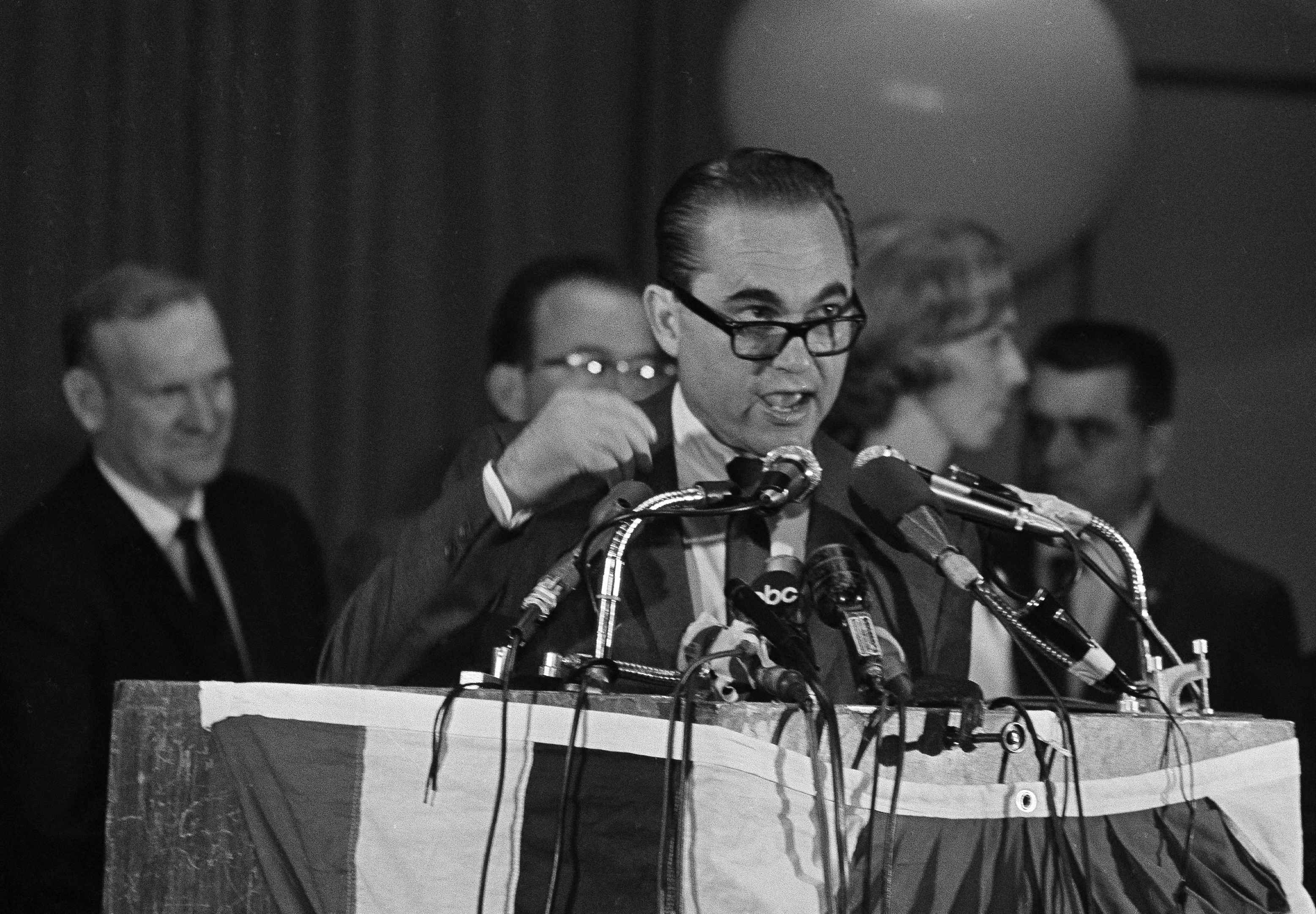George Wallace speaks to a large crowd at Cobo Hall arena in Detroit, Mich., Oct. 29, 1968. (AP Photo/Paul Shane)