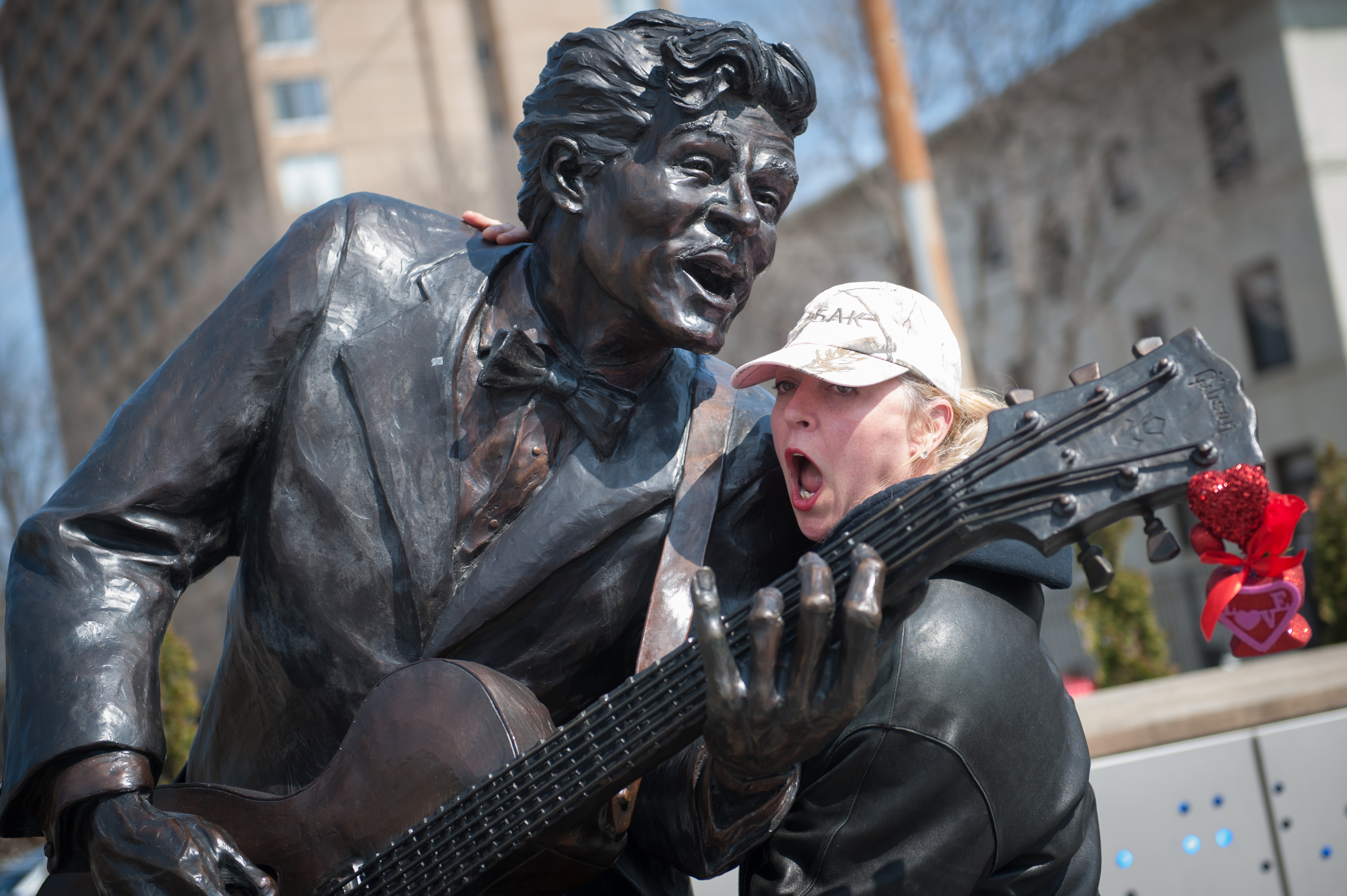  A woman poses outside the statue of Chuck Berry on March 19, 2017 in University City, Missouri. The rock 'n' roll pioneer died on Saturday at the age of 90 at his home in a suburb of St. Louis, Missouri. (Photo by Michael B. Thomas/Getty Images)